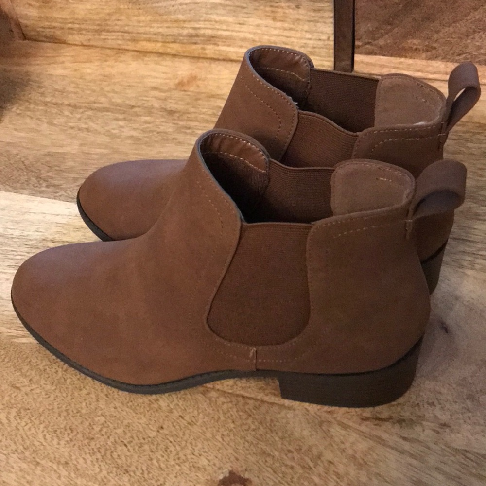 Cognac Chelsea Booties